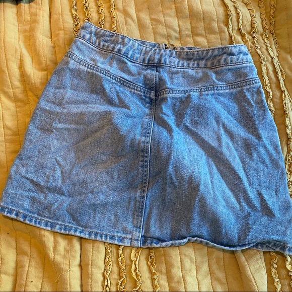 Kendal and Kylie Denim skirt - Picture 3 of 3